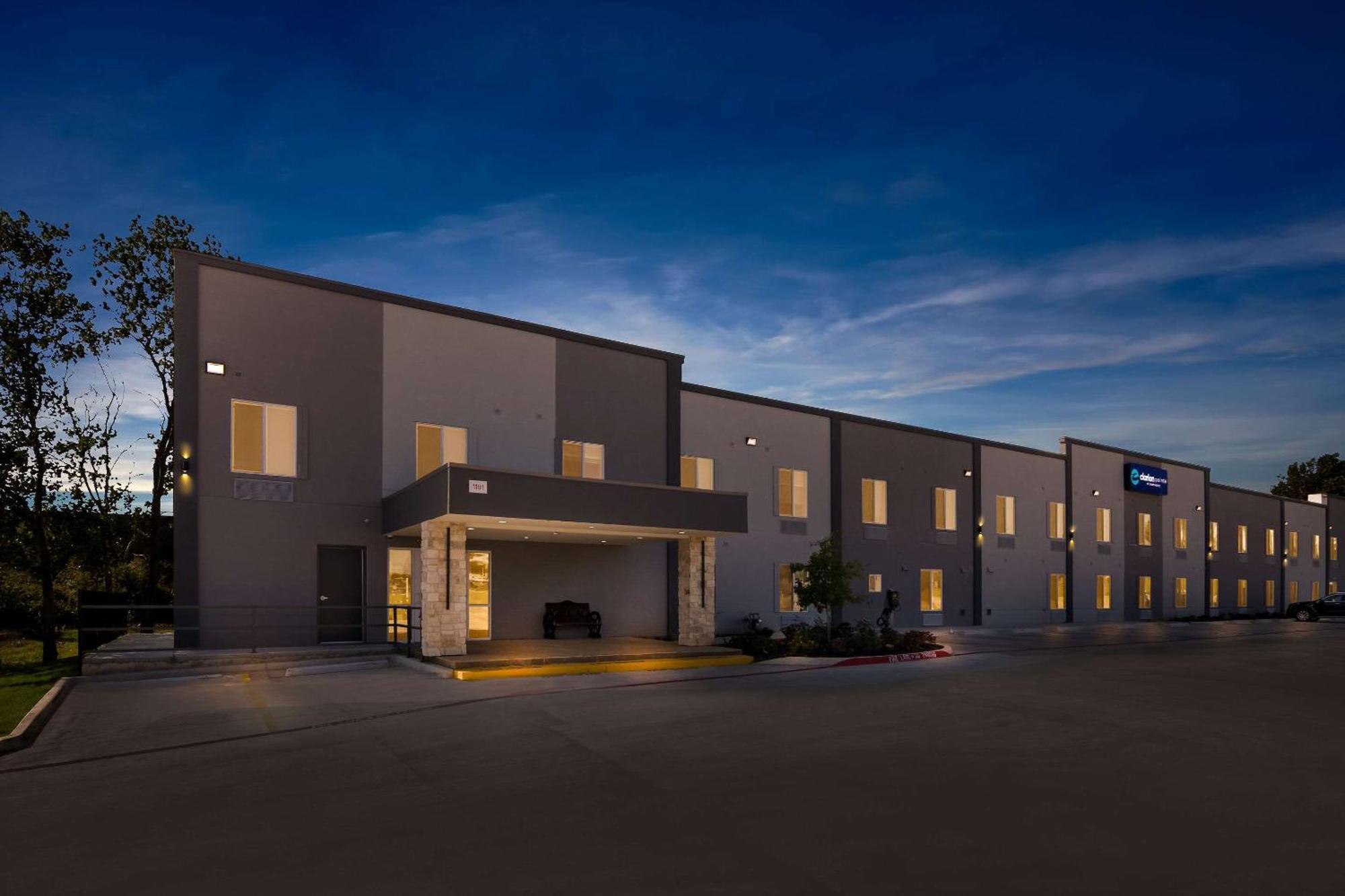 Hotel Clarion Pointe Fort Worth Exterior foto