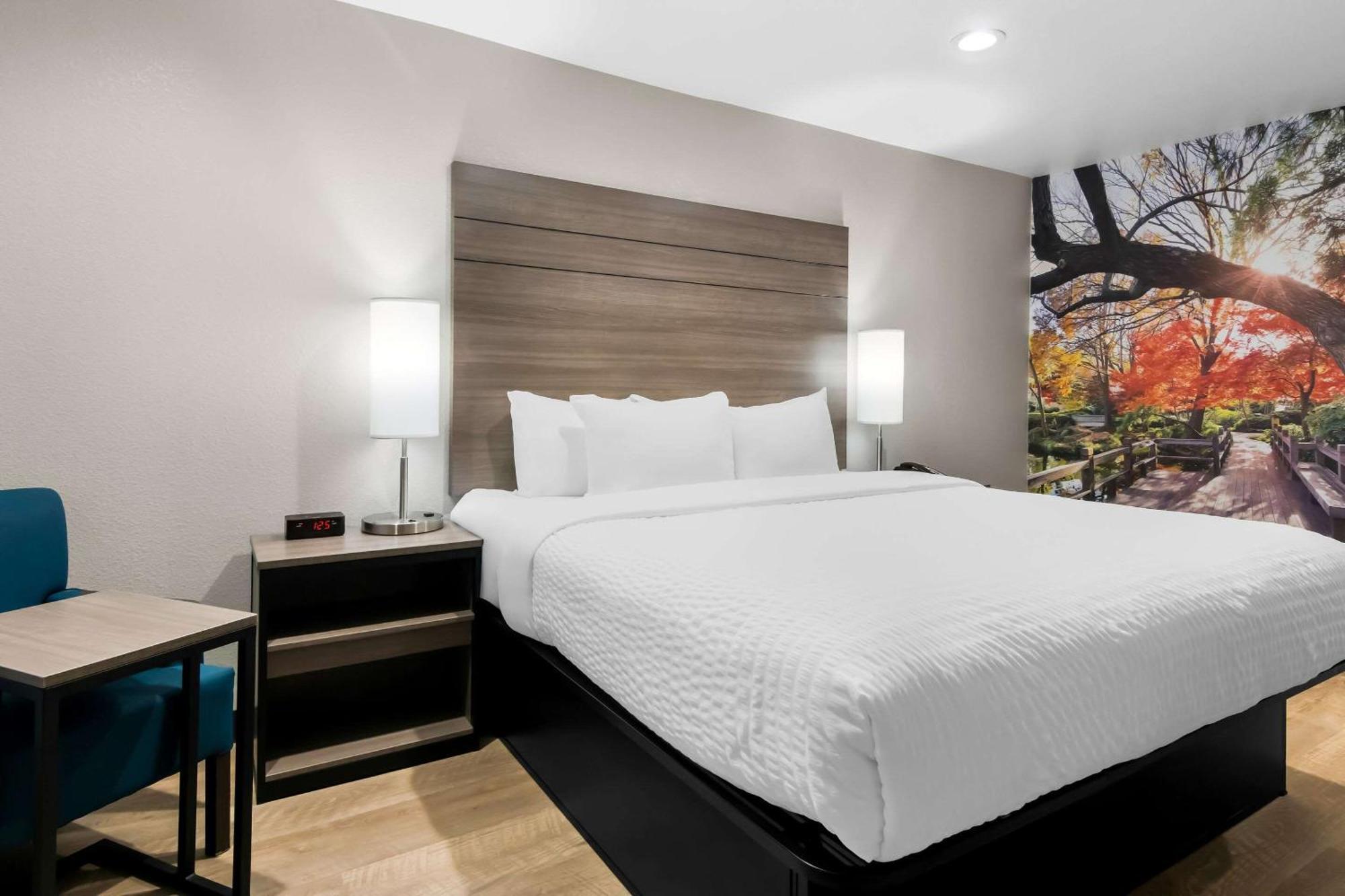 Hotel Clarion Pointe Fort Worth Exterior foto
